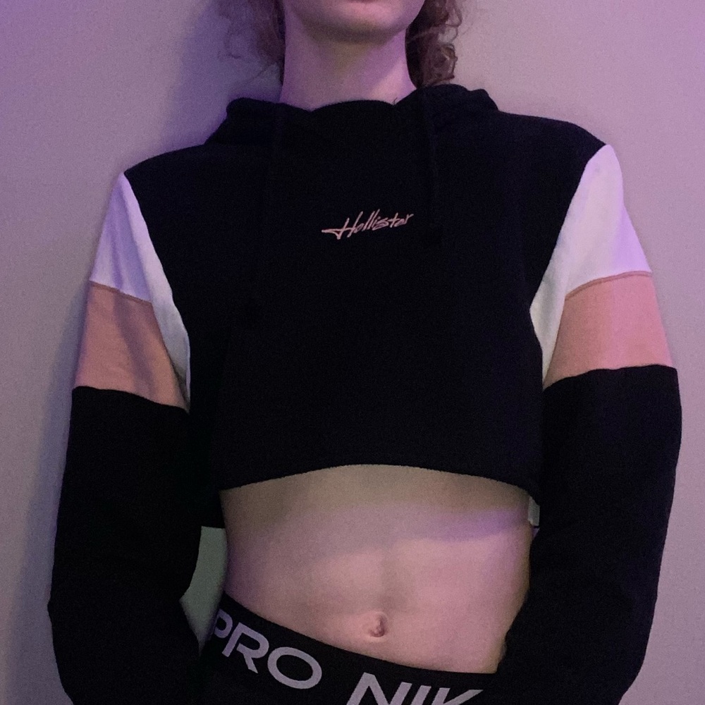 Cropped Hollister hoodie